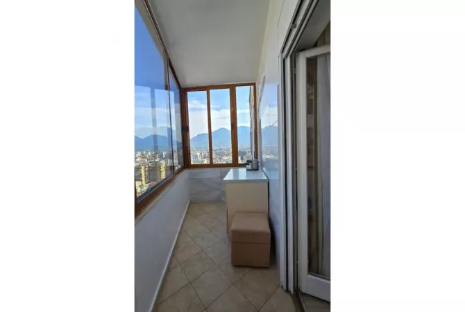 Shtepi me qera 2+1 ne Tirane - 1,200 Euro