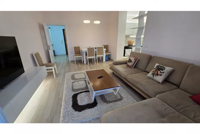 Shtepi me qera 2+1 ne Tirane - 1,200 Euro