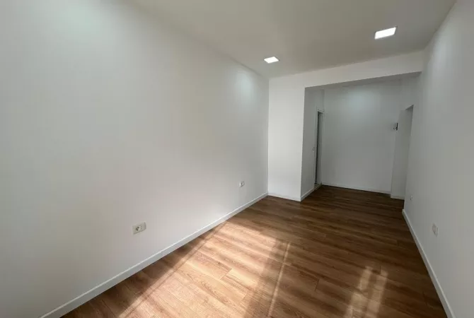 Business Property for Rent 1+1 in Tirana - 400 Euro