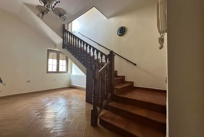 Shtepi me qera 3+1 ne Tirane - 1,000 Euro