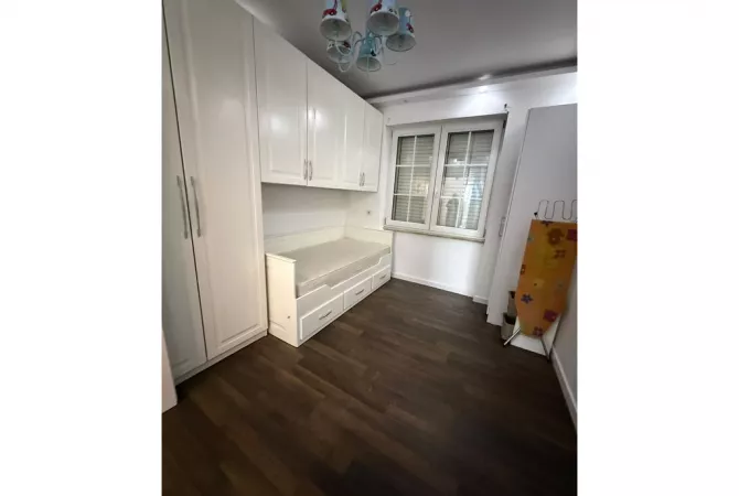 Shtepi me qera 2+1 ne Tirane - 750 Euro