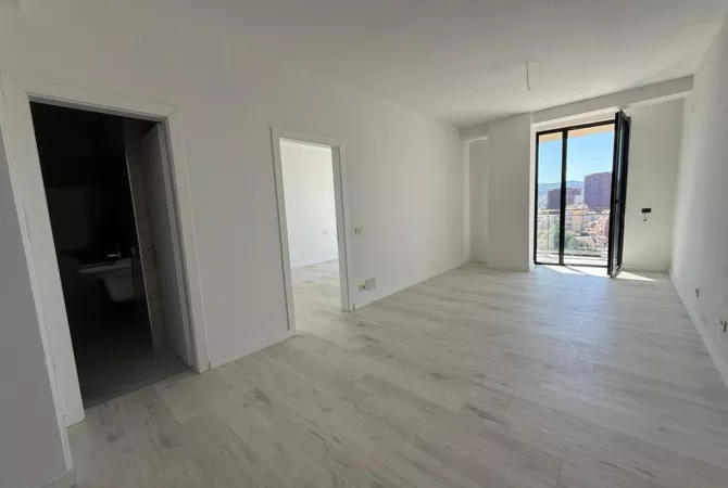 Ambiente Commerciale in Affitto 3+1 a Tirana - 700 Euro