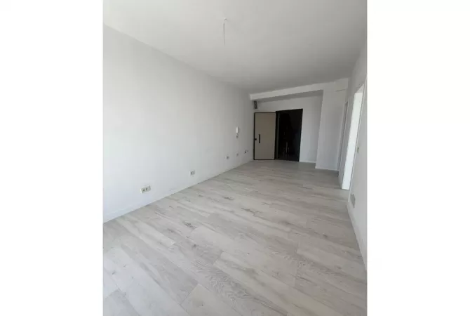 Ambiente Commerciale in Affitto 3+1 a Tirana - 700 Euro