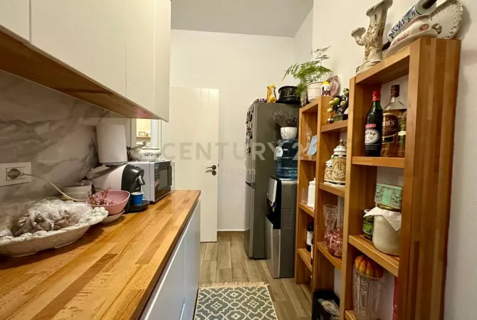 Shtepi ne shitje Apartament ne Tirane, 3+1, Mobilimi E mobiluar, Pagesa 265,000  Euro.