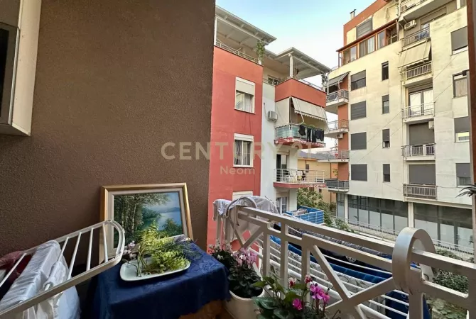 Shtepi ne shitje Apartament ne Tirane, 3+1, Mobilimi E mobiluar, Pagesa 265,000  Euro.