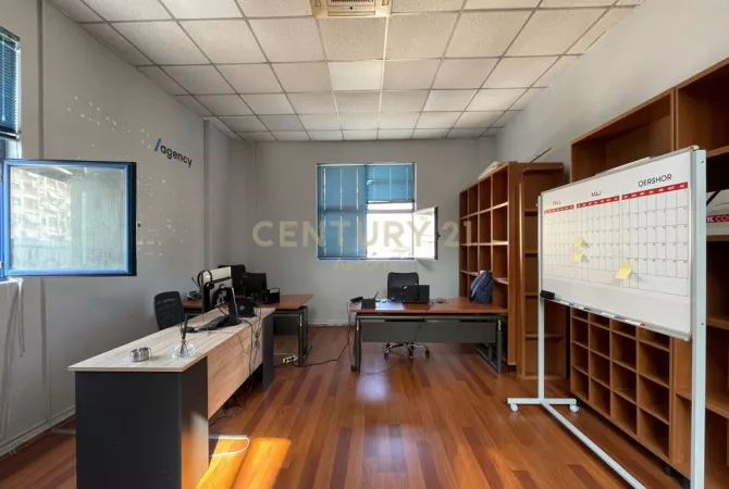 Ambient biznesi me qera 3+1 ne Tirane - 570 Euro