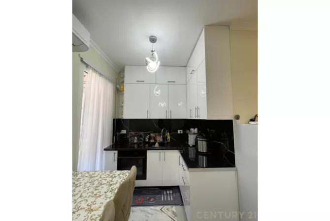 Shtepi ne shitje Apartament ne Tirane, 1+1, Mobilimi E mobiluar, Pagesa 125,000  Euro.