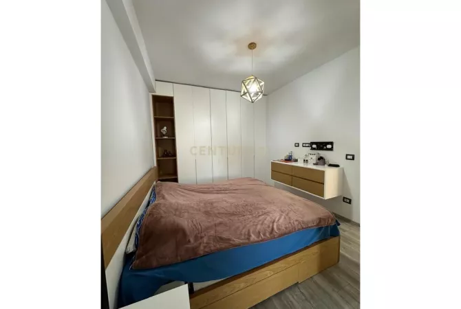 Shtepi ne shitje Apartament ne Tirane, 2+1, Mobilimi E mobiluar, Pagesa 220,000  Euro.