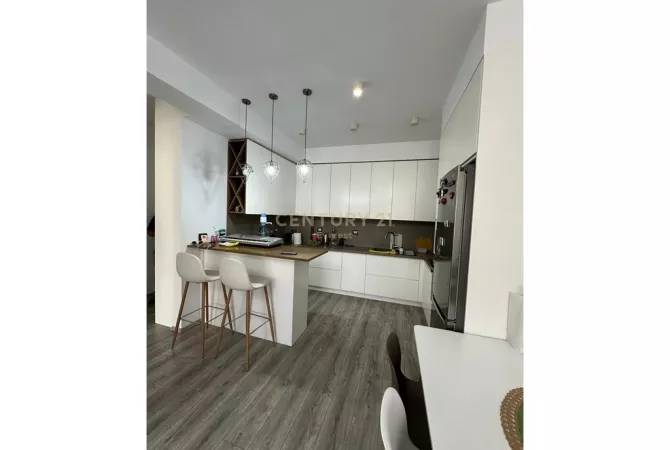 Shtepi ne shitje Apartament ne Tirane, 2+1, Mobilimi E mobiluar, Pagesa 220,000  Euro.