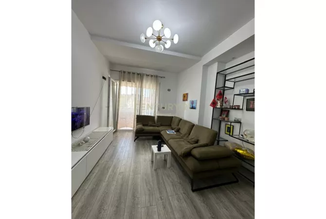 Shtepi ne shitje Apartament ne Tirane, 2+1, Mobilimi E mobiluar, Pagesa 220,000  Euro.