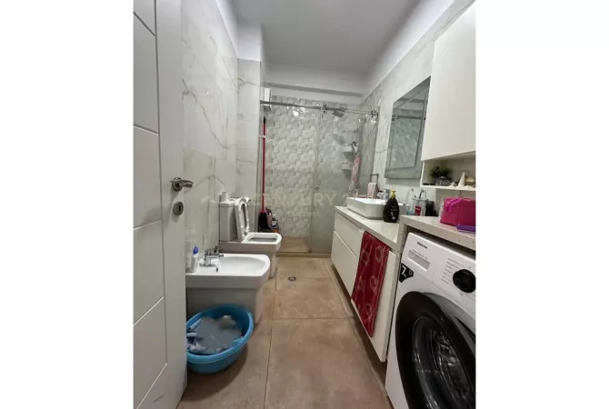 Shtepi ne shitje Apartament ne Tirane, 2+1, Mobilimi E mobiluar, Pagesa 220,000  Euro.