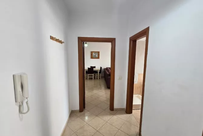 Shtepi ne shitje Apartament ne Tirane, 1+1, Mobilimi E mobiluar, Pagesa 105,000  Euro.