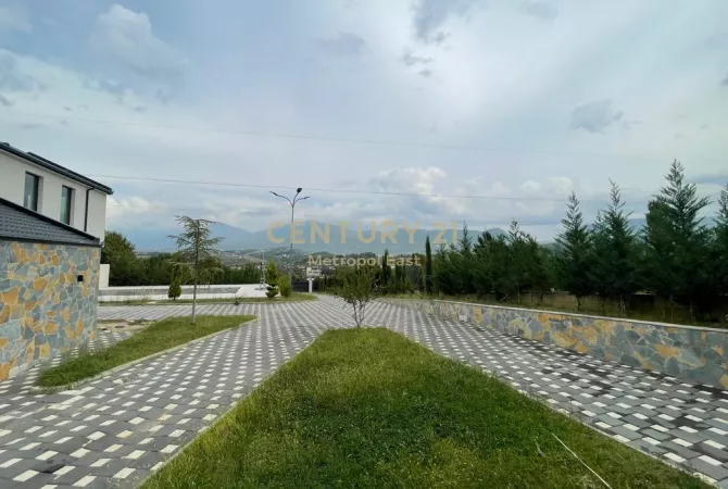 Shtepi me qera 4+1 ne Tirane - 4,500 Euro