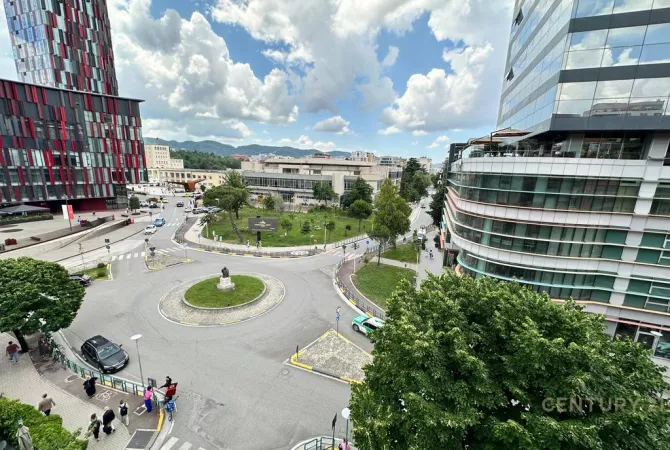 Ambiente Commerciale in Affitto 3+1 a Tirana - 2,500 Euro