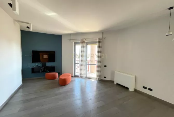 Ambient biznesi me qera 3+1 ne Tirane - 2,500 Euro