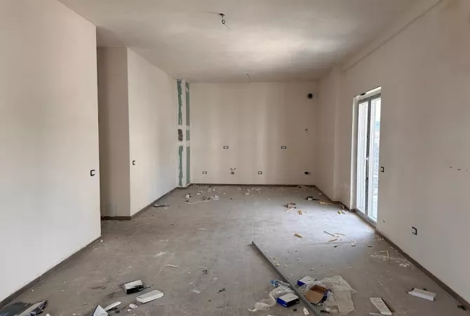 Shtepi ne shitje Apartament ne Tirane, 2+1, Mobilimi Bosh, pa mobiluar, Pagesa 236,000  Euro.