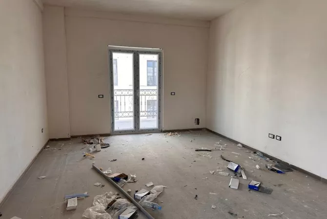Shtepi ne shitje Apartament ne Tirane, 2+1, Mobilimi Bosh, pa mobiluar, Pagesa 236,000  Euro.