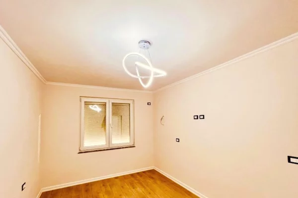 Shtepi me qera Apartament ne Tirane, 2+1, Mobilimi E mobiluar, Pagesa 660  Euro.