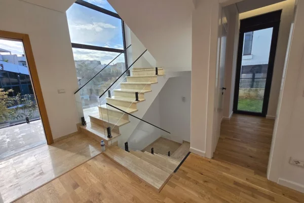 Shtepi me qera 4+1 ne Tirane - 4,000 Euro