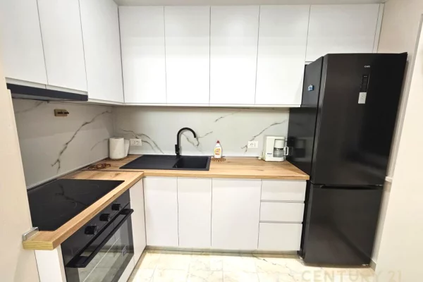 Shtepi me qera Apartament ne Tirane, 3+1, Mobilimi E mobiluar, Pagesa 650  Euro.