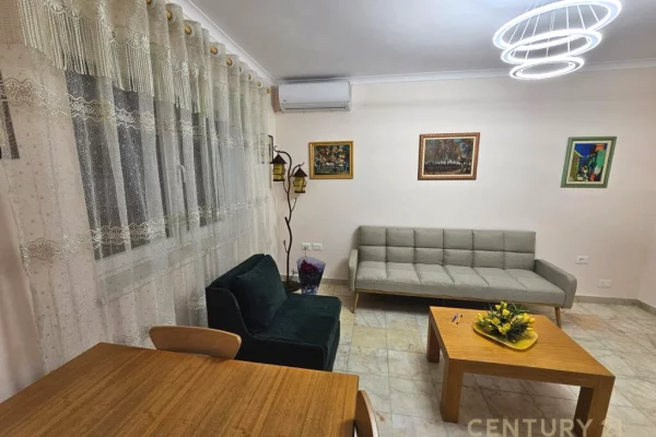 Shtepi me qera Apartament ne Tirane, 3+1, Mobilimi E mobiluar, Pagesa 650  Euro.