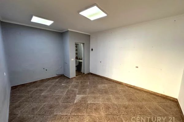 Business Property for Rent 1+1 in Tirana - 300 Euro