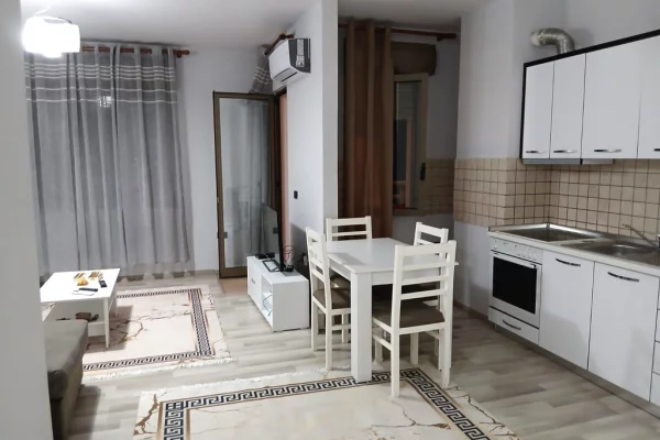 Shtepi me qera 2+1 ne Tirane - 700 Euro