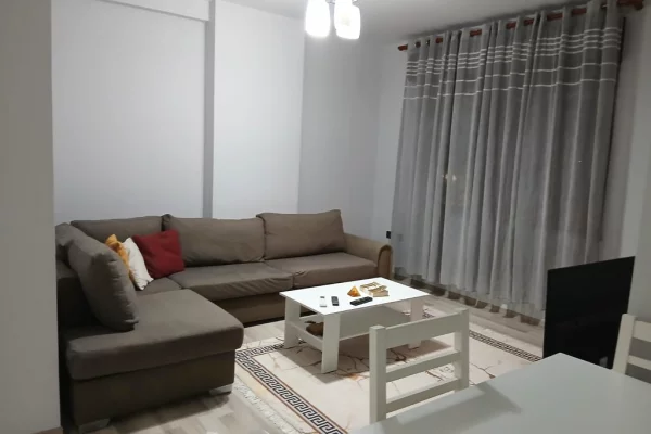 Shtepi me qera Apartament ne Tirane, 2+1, Mobilimi E mobiluar, Pagesa 700  Euro.