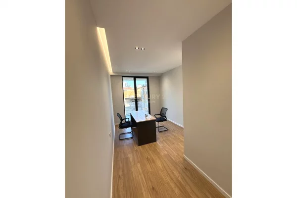 Ambient biznesi me qera 3+1 ne Tirane - 700 Euro