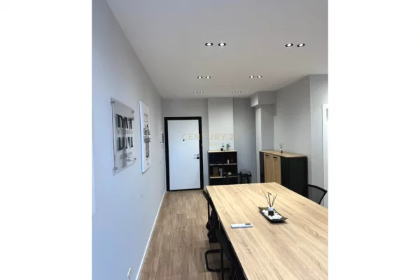 ZYRE PER QIRA ,RESIDENCA MINE PEZA!