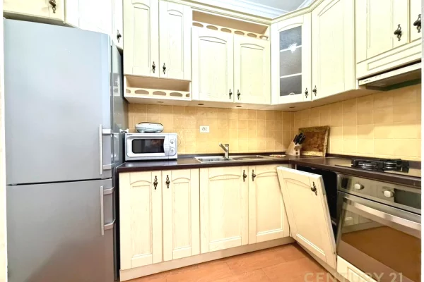 Shtepi me qera 2+1 ne Tirane - 650 Euro