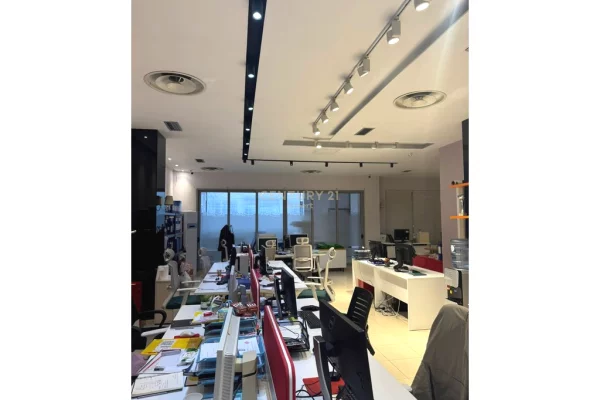 Ambient biznesi me qera 3+1 ne Tirane - 1,000 Euro