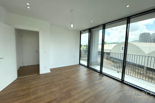 JEPET ME QIRA ZYRE + POST PARKIMI TEK RR. KOSOVAREVE !