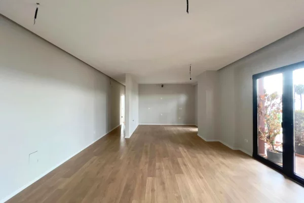 Ambient biznesi me qera 3+1 ne Tirane - 2,000 Euro