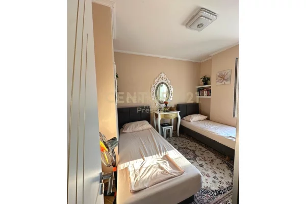 Shtepi ne shitje Apartament ne Tirane, 2+1, Mobilimi E mobiluar, Pagesa 250,000  Euro.