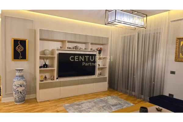 Shtepi me qera 2+1 ne Tirane - 2,000 Euro