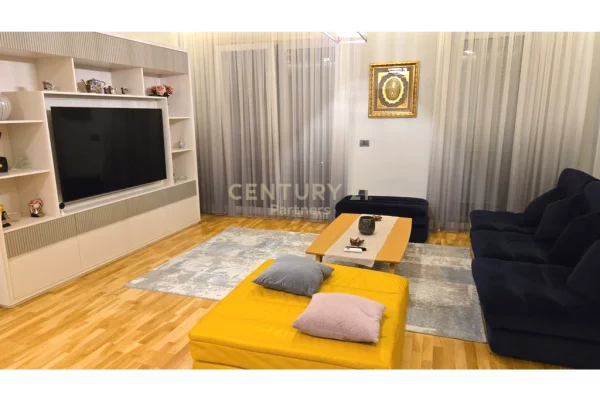 Shtepi me qera 2+1 ne Tirane - 2,000 Euro