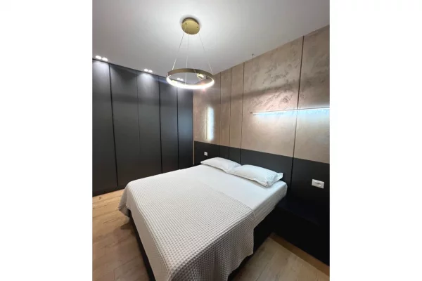 Shtepi me qera 2+1 ne Tirane - 1,650 Euro