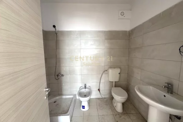 Shtepi ne shitje Apartament ne Tirane, 2+1, Mobilimi Bosh, pa mobiluar, Pagesa 170,000  Euro.