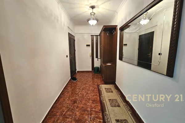 Shtepi ne shitje Apartament ne Tirane, 2+1, Mobilimi E mobiluar, Pagesa 156,000  Euro.