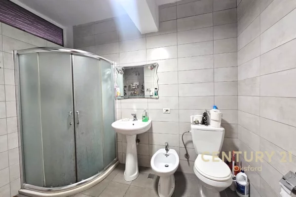 Shtepi ne shitje Apartament ne Tirane, 2+1, Mobilimi E mobiluar, Pagesa 156,000  Euro.