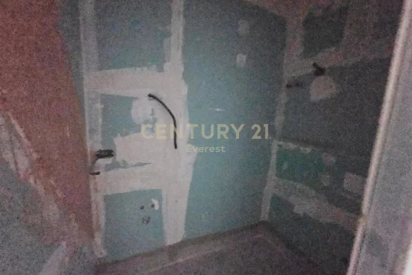 Ambient biznesi ne shitje 3+1 ne Tirane - 185,000 Euro