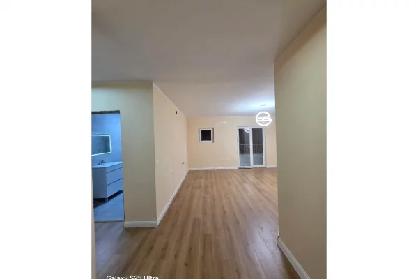 Shtepi ne shitje Apartament ne Tirane, 2+1, Mobilimi Bosh, pa mobiluar, Pagesa 140,000  Euro.