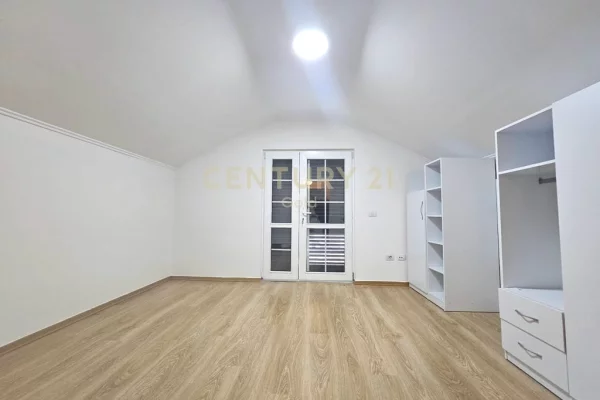 Shtepi me qera 4+1 ne Tirane - 2,800 Euro
