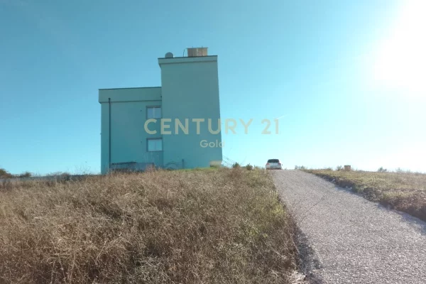 Truall ose Toke ne Durres - 950,000 Euro