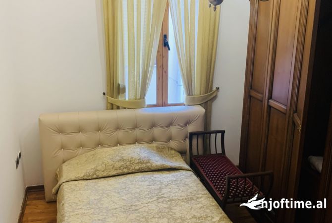 Shtepi me qera 3+1 ne Tirane - 1,000 Euro