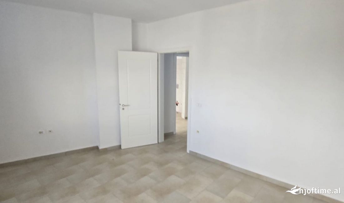 Shtepi ne shitje Apartament ne Tirane, 2+1, Mobilimi Bosh, pa mobiluar, Pagesa 201,250  Euro.