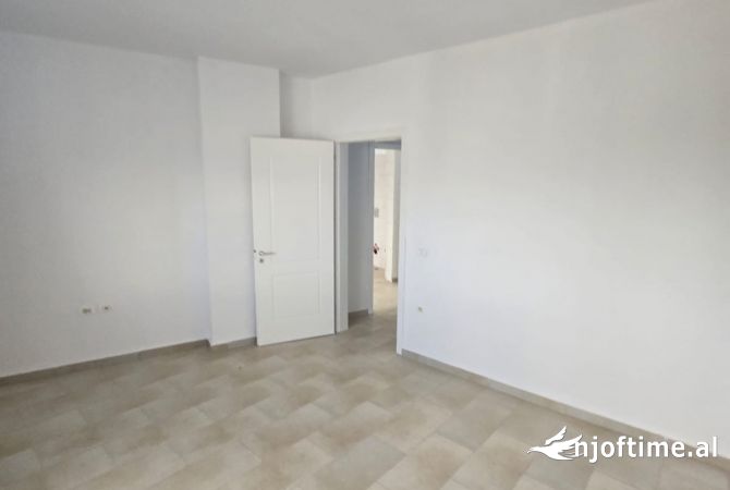 Shitet Apartament 2+1+2 Tualete +1 Ballkon 