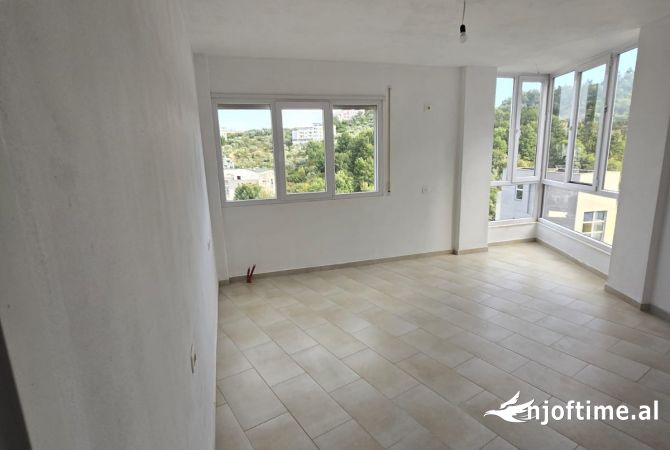 Shtepi ne shitje Apartament ne Tirane, 2+1, Mobilimi Bosh, pa mobiluar, Pagesa 201,250  Euro.