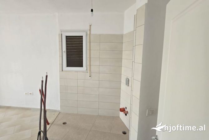 Shtepi ne shitje Apartament ne Tirane, 2+1, Mobilimi Bosh, pa mobiluar, Pagesa 201,250  Euro.